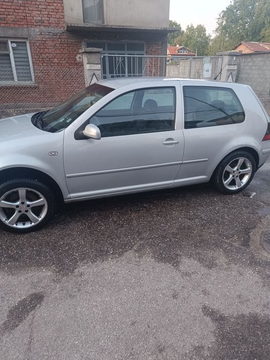 Продавам на части