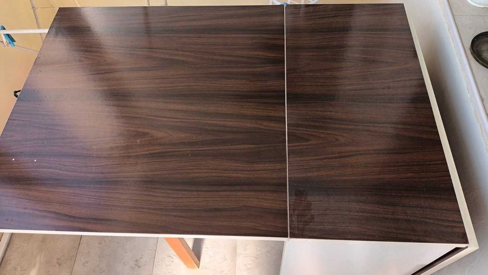 Маса за гости и помощ