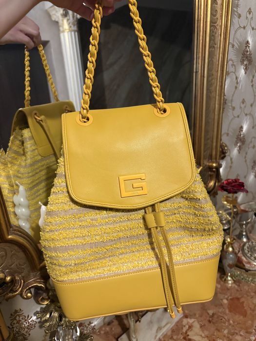 Rucsac Guess galben!