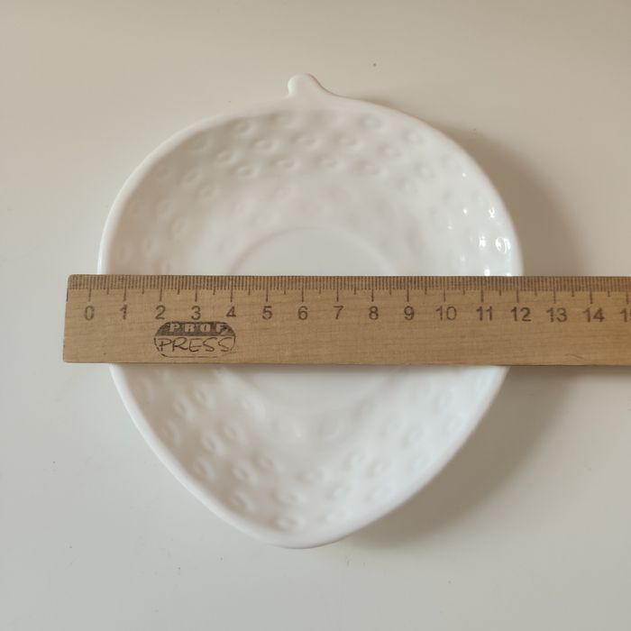 Блюдца белые 6 штук