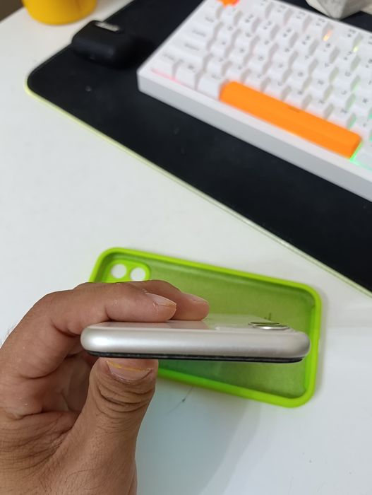 iPhone 11 в хорошем состоянии