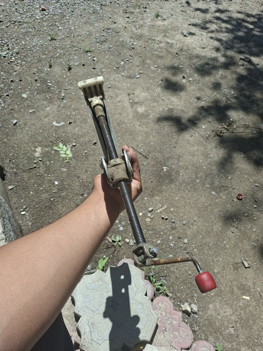 Дамкрат Донкрат на машину
