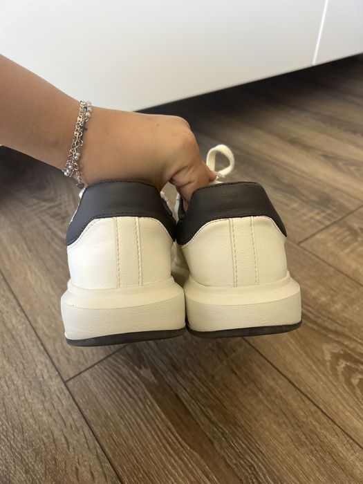 Елекантни кецове на Zara