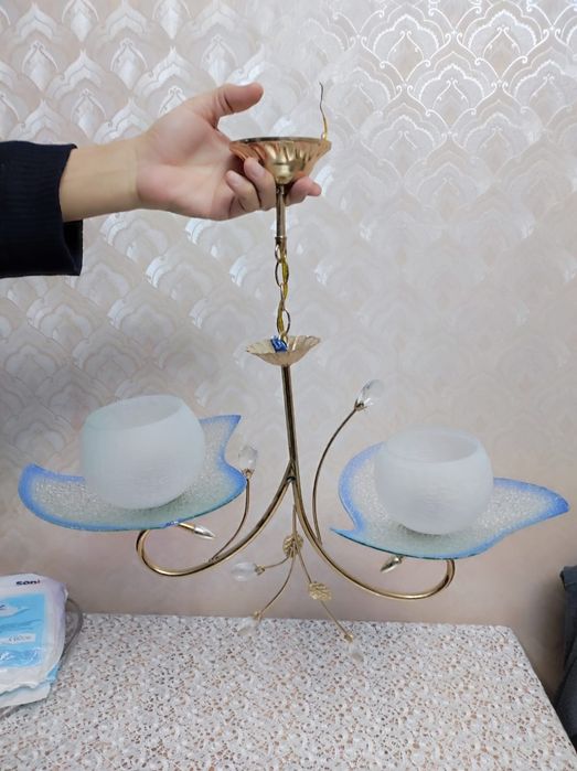 Продам люстру в отличном состояни