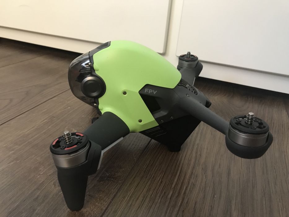 Дрон DJI FPV -само тяло+зарядно+перки и кутия!!!