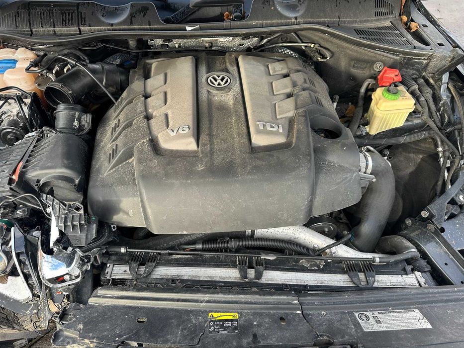 VW Touareg 3,0 tdi 2013 AVARIAT accept variante !