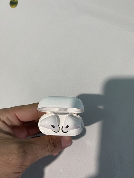 Airpods оригинал хорошем состояний