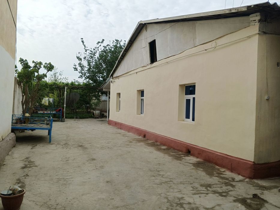 Uy srochna sotiladi 8xona, 8,5 sotix joy