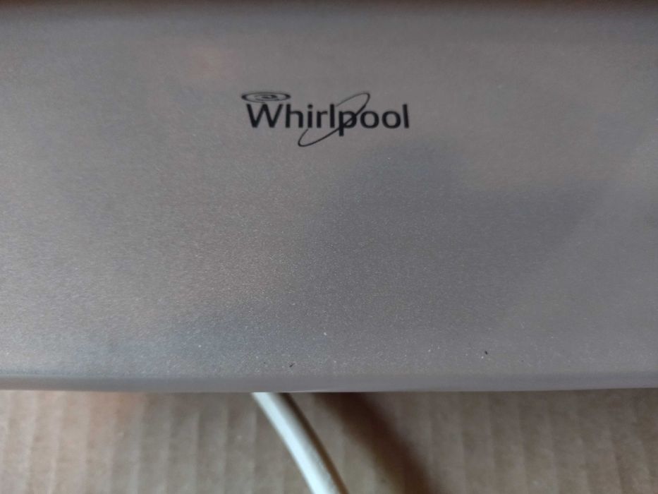 Plita incorporabila din ceramica pe gaz Whirlpool al șaselea simț model deosebit și modern se încadrează perfect în blatul de bucătărie și în mobila