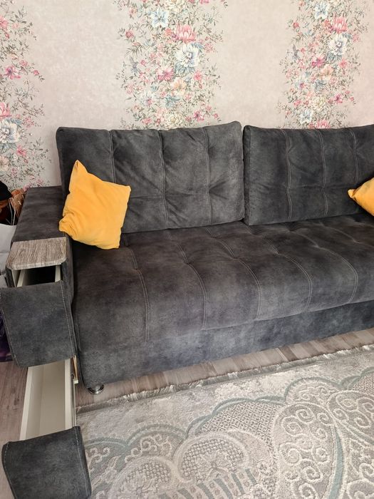 Продам диван серый
