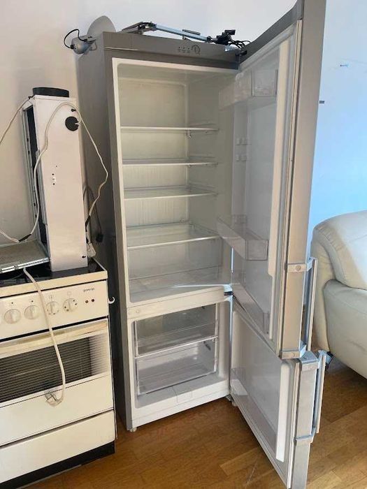 Хладилник с фризер SAMSUNG - h 167 см.