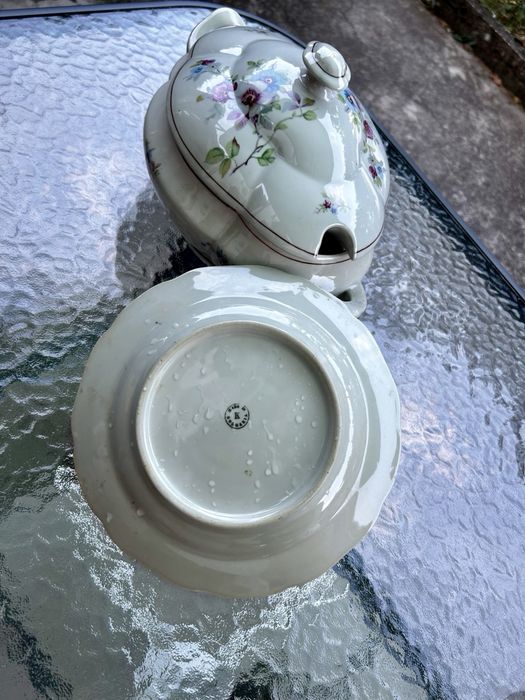 Порцеланов сет от 50 чинии, 1 супник и 2 плата