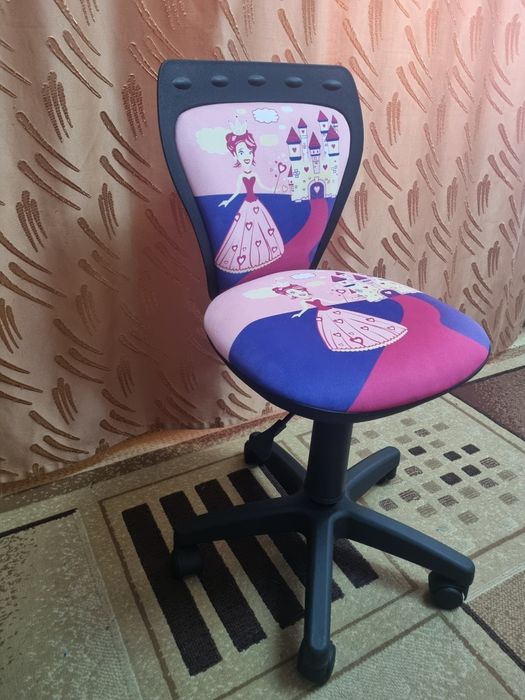 Продам новые детское кресло