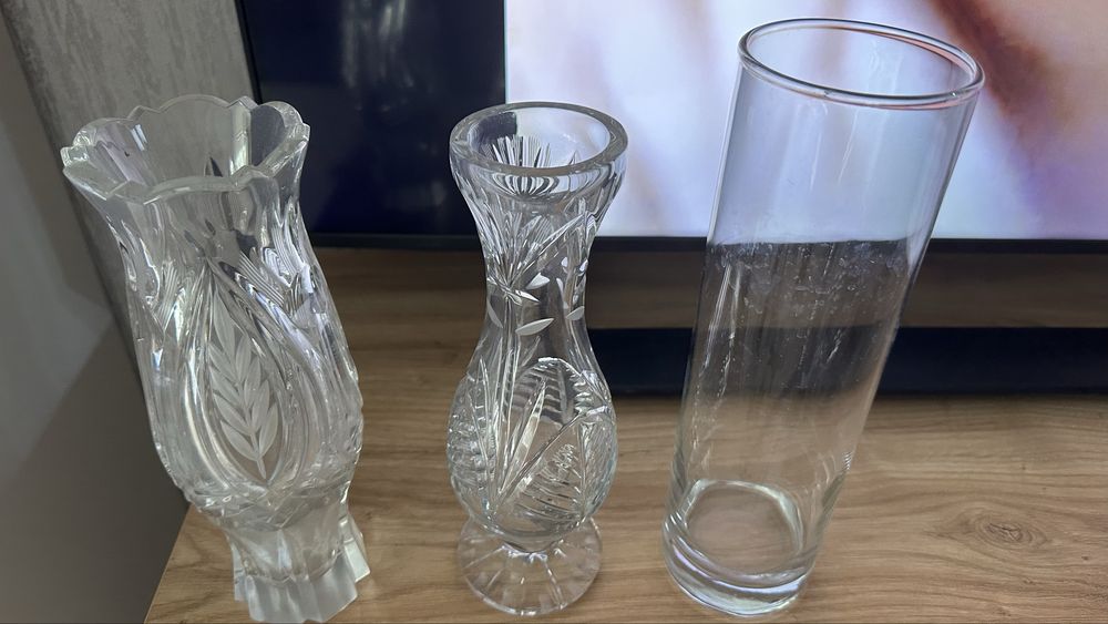 3 вазы за 5.000, два хрусталя,1 ваза побольше