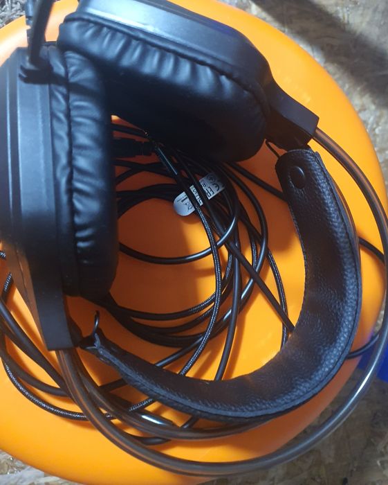 PS 4 SONY Pro, 1TB, Stare Foarte Bună! + accesorii și jocuri incluse!