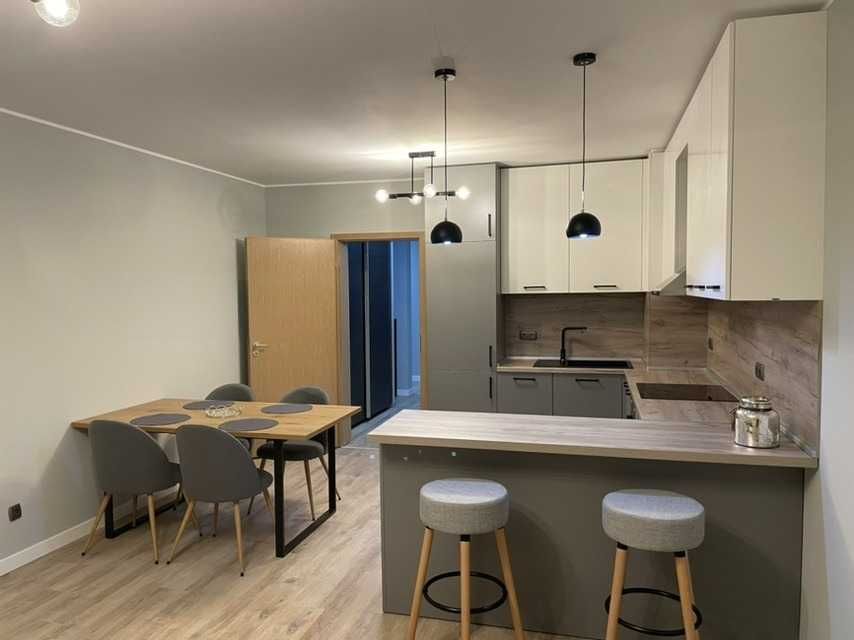 Дава се под наем Тристаен апартамент в София, Витоша - 80 кв.м за 698.19 € - Снимка #2