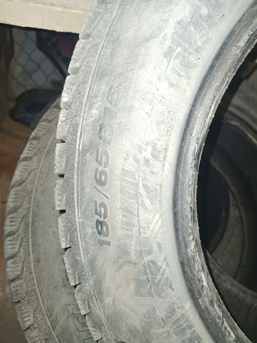 Продам шиповные шины размер 15
