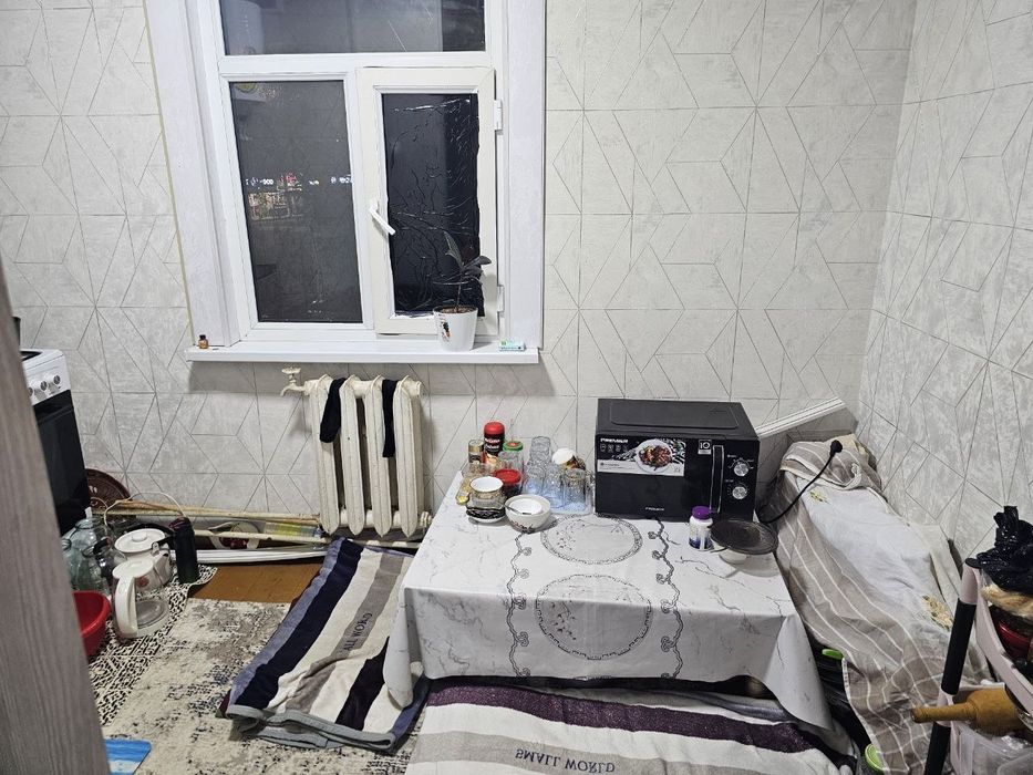 Продаётся 2х комнатная Яшнабадский район рядом рынка Кадышва