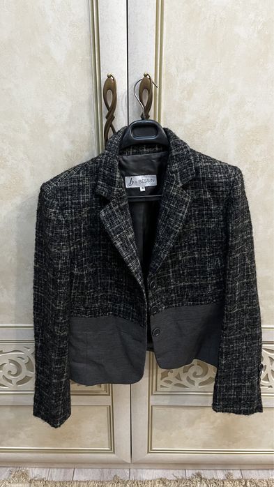 Женский костюм с юбкой