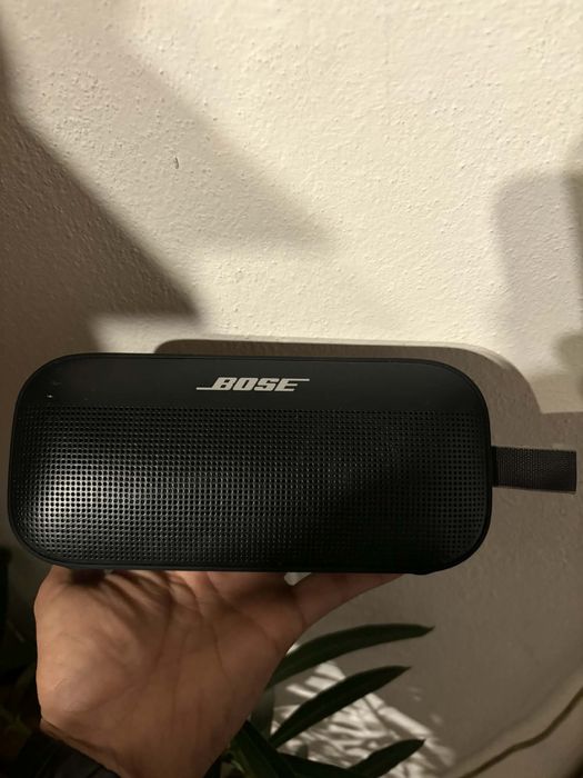 Vând boxă portabilă Bose SoundLink Flex