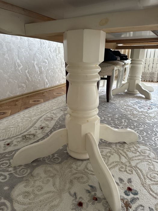 Продам стол для гостиной