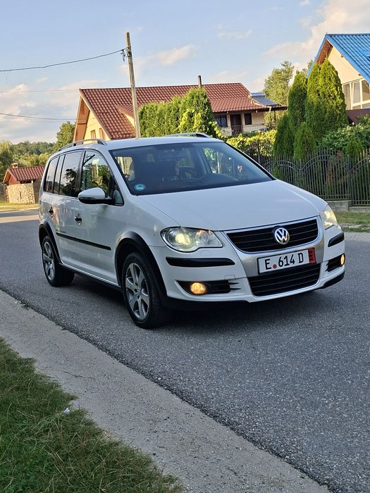 VW TOURAN CROSS 2010* Facelift * Full Options * 1.4 Benzină * Cutie de Viteze Automată * BI-XENON * Padele F1*  Navigatie Mare * Tempomat* Import 1 ZI