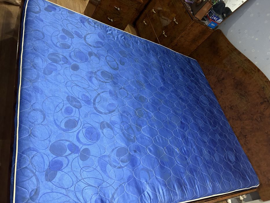 Продам спальный гарнитур