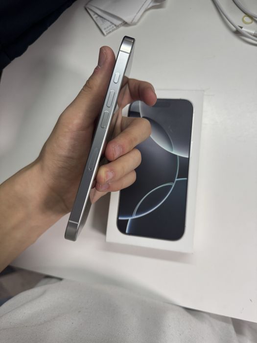 Айфон 16 про акб 100 (10РАЗ ЗАРЯЖАЛСЯ)