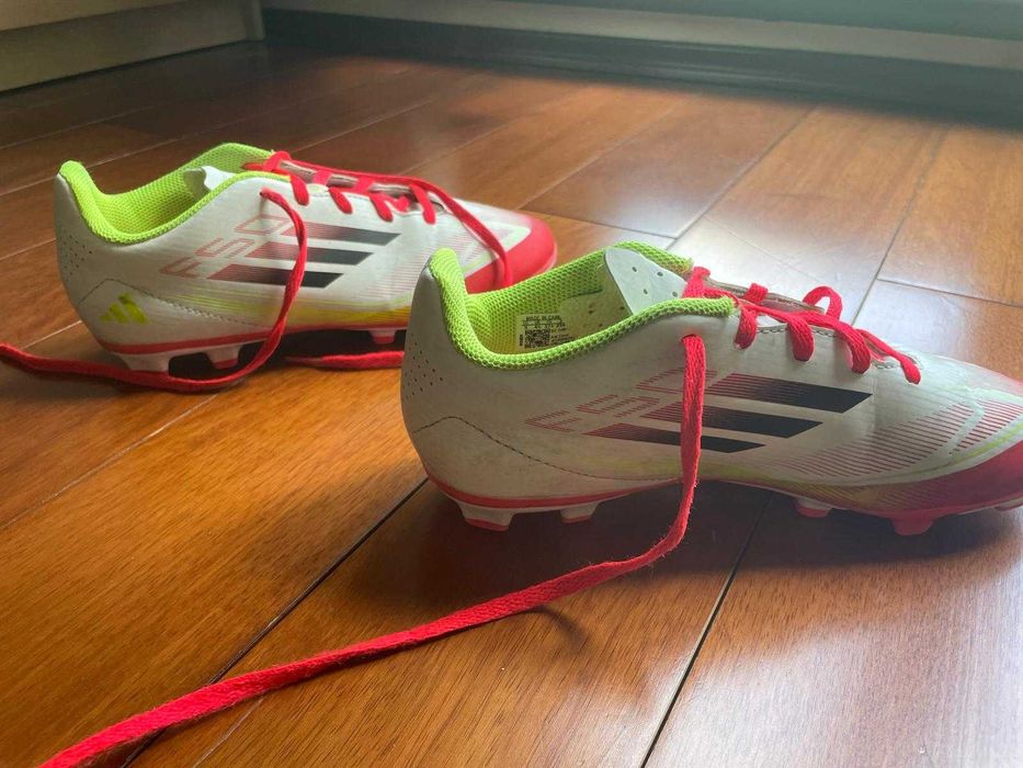 Vand ghete de fotbal Adidas F50, marimea 37 1/3