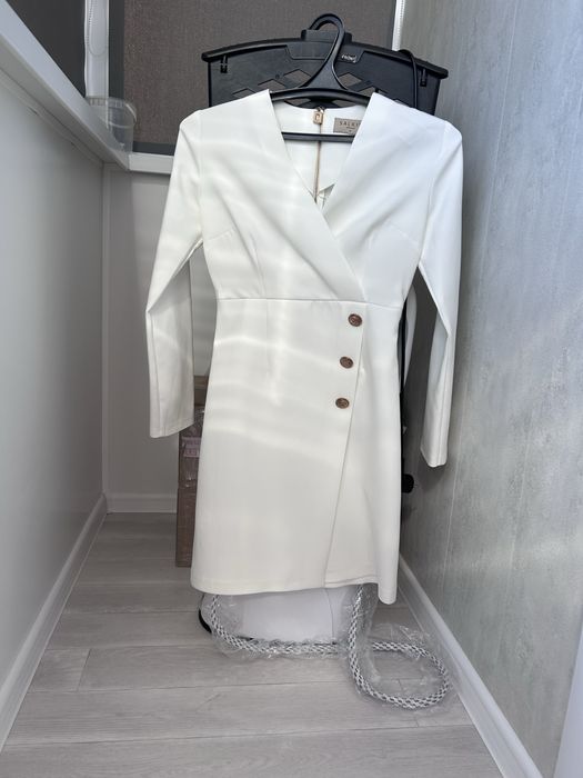 Продам белое платье