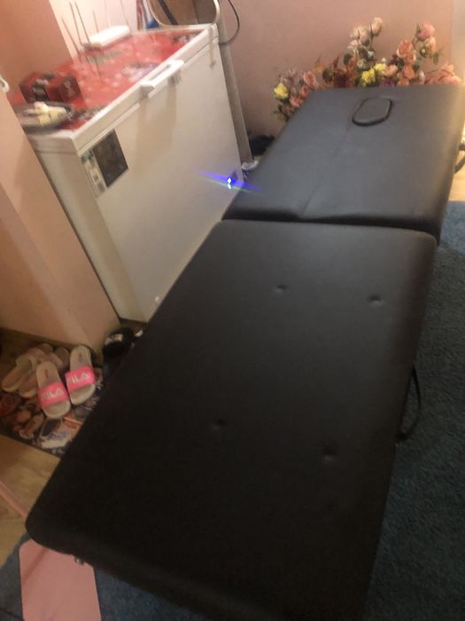 Vând pat lampă casete de gene noi pensete noi . Dacă sunteți interesate îmi lăsați mesaj și facem un preț împreună