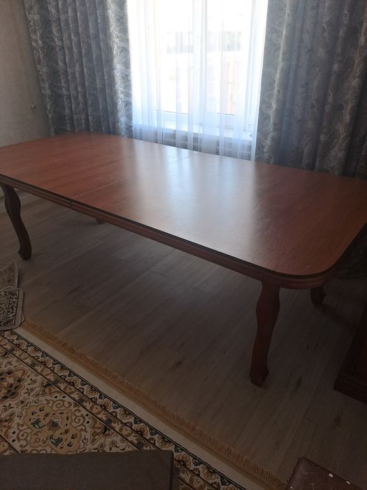 Стол для зала состоян е отличное