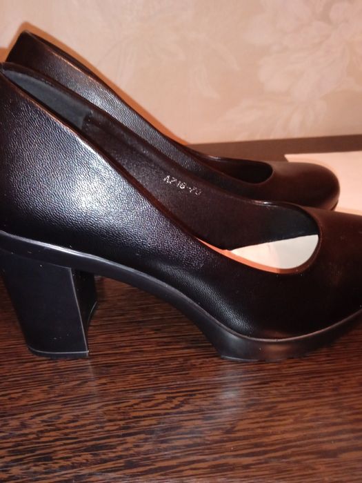 Продам новые туфли