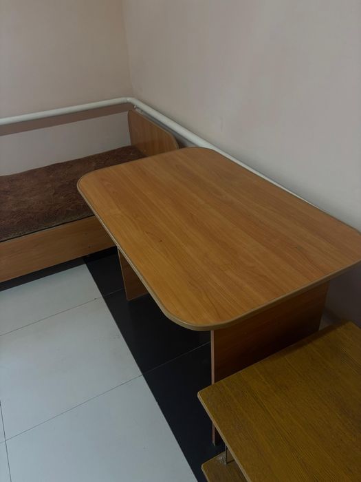 Продам стол 4 штуки