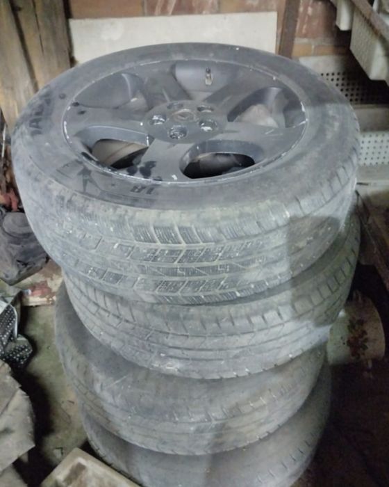 Зимняя резина на дисках 235/60/18
