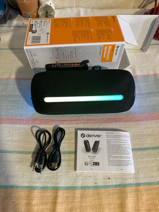 Boxă bluetooth RGB ca nouă. 60 lei.