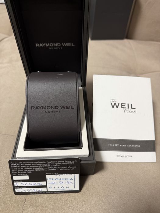 Часовник Raymond Weil