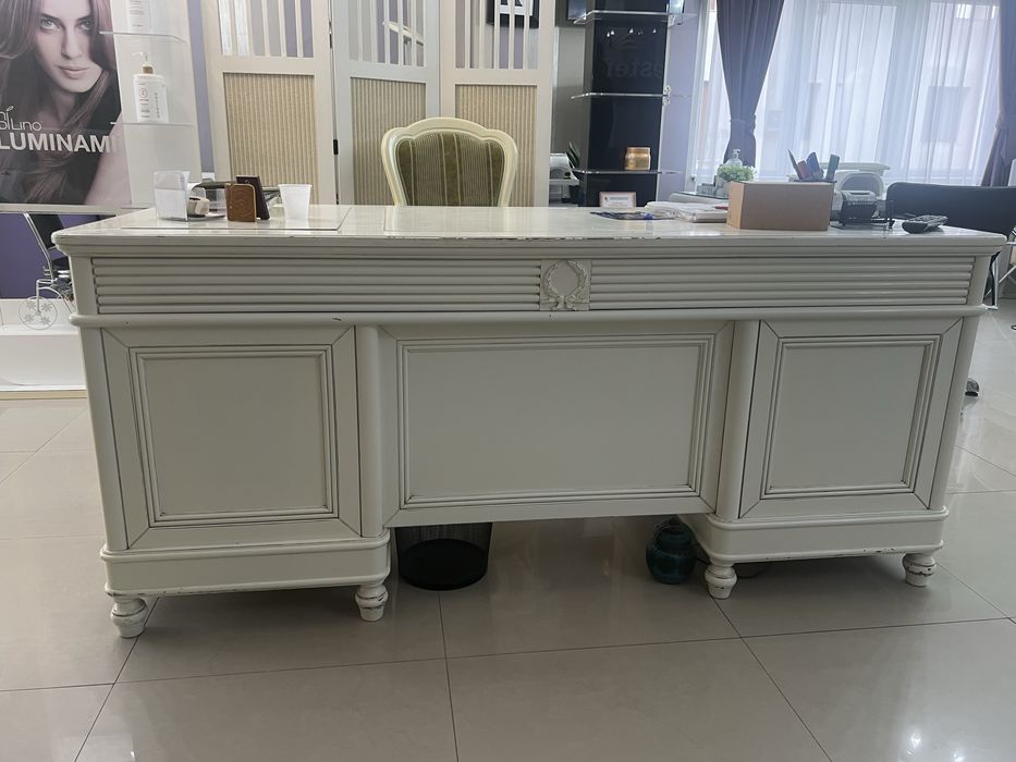 Vand echipamente si mobilier salon