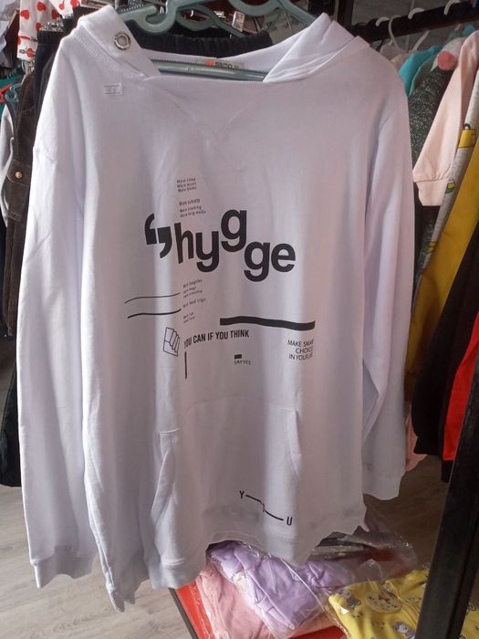 Arzon kiyimlar hammasi 50.000.   Optom oladiganlarga tovar ancha bor