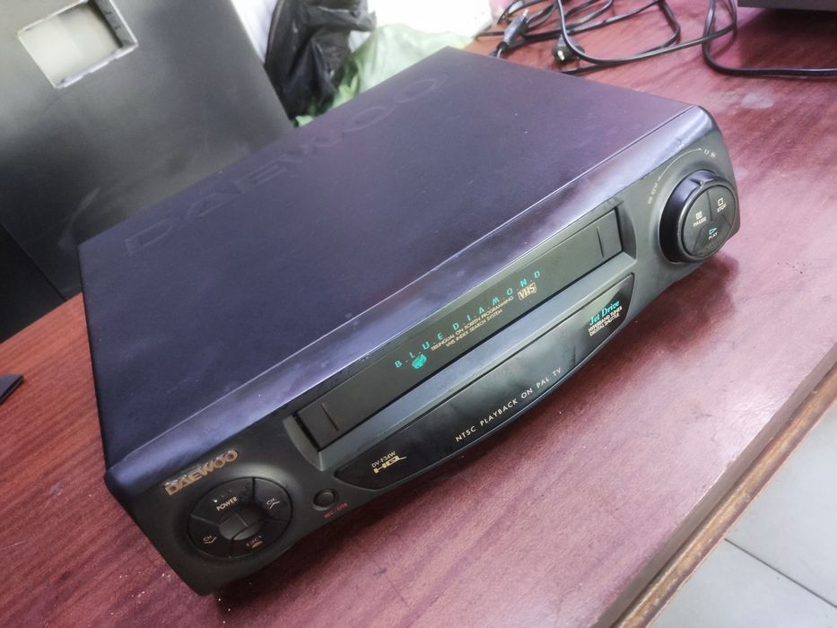 Video kasetta sotiladi