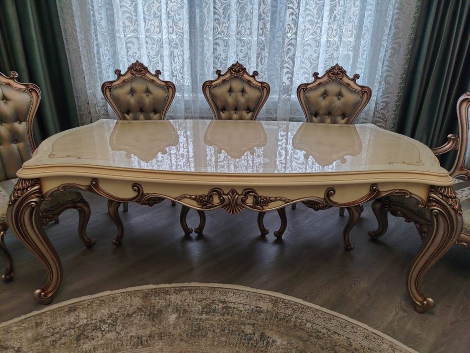 Стол со стульями