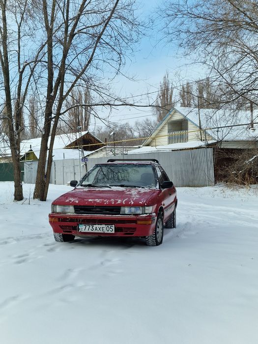 Toyota corolla e90 Лифтбек