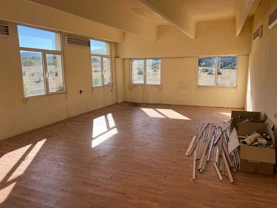 Продава се Промишлена сграда в Павел баня - 16466 кв.м за 93 €/кв.м - Снимка #3