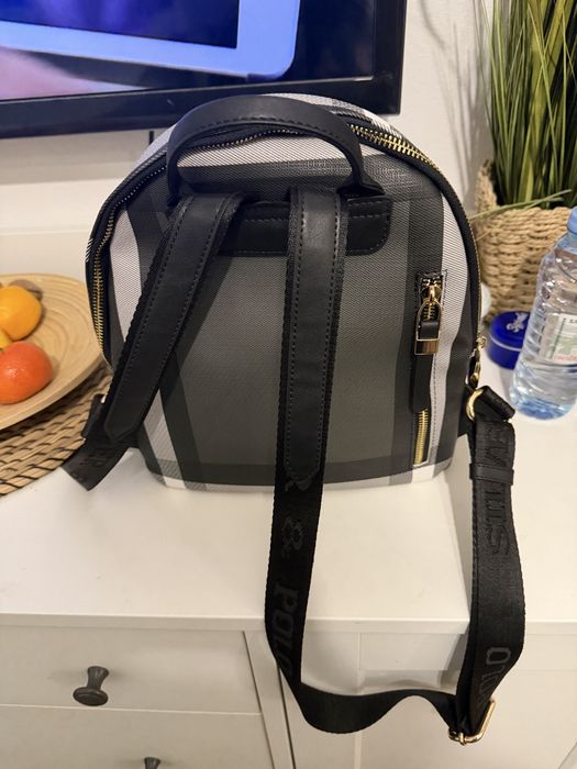 Продавам дамска раница