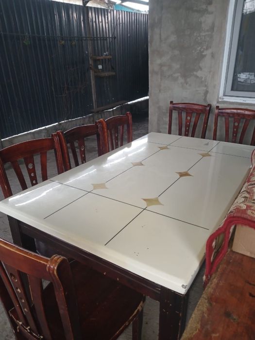 Стол со стульями