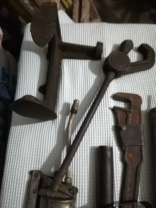 Obiecte decor,pompa ulei,masina de gaurit,vintage