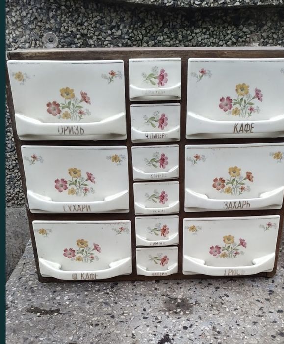 Стар сервиз за подправки