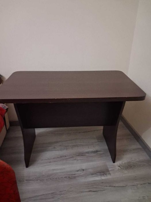 продам стол обеденный