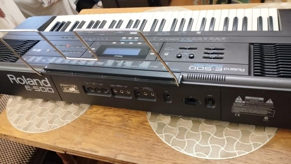 Vând Roland E-500 arranger 64 voice polyphony