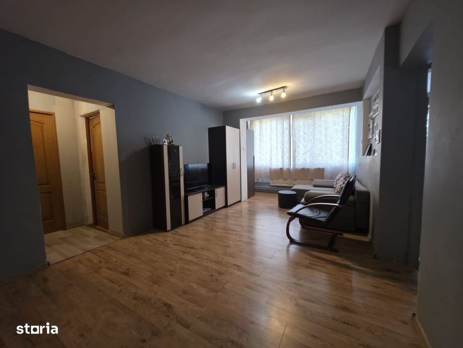 Apartament 3 camere, 50 mp, zona Sasar